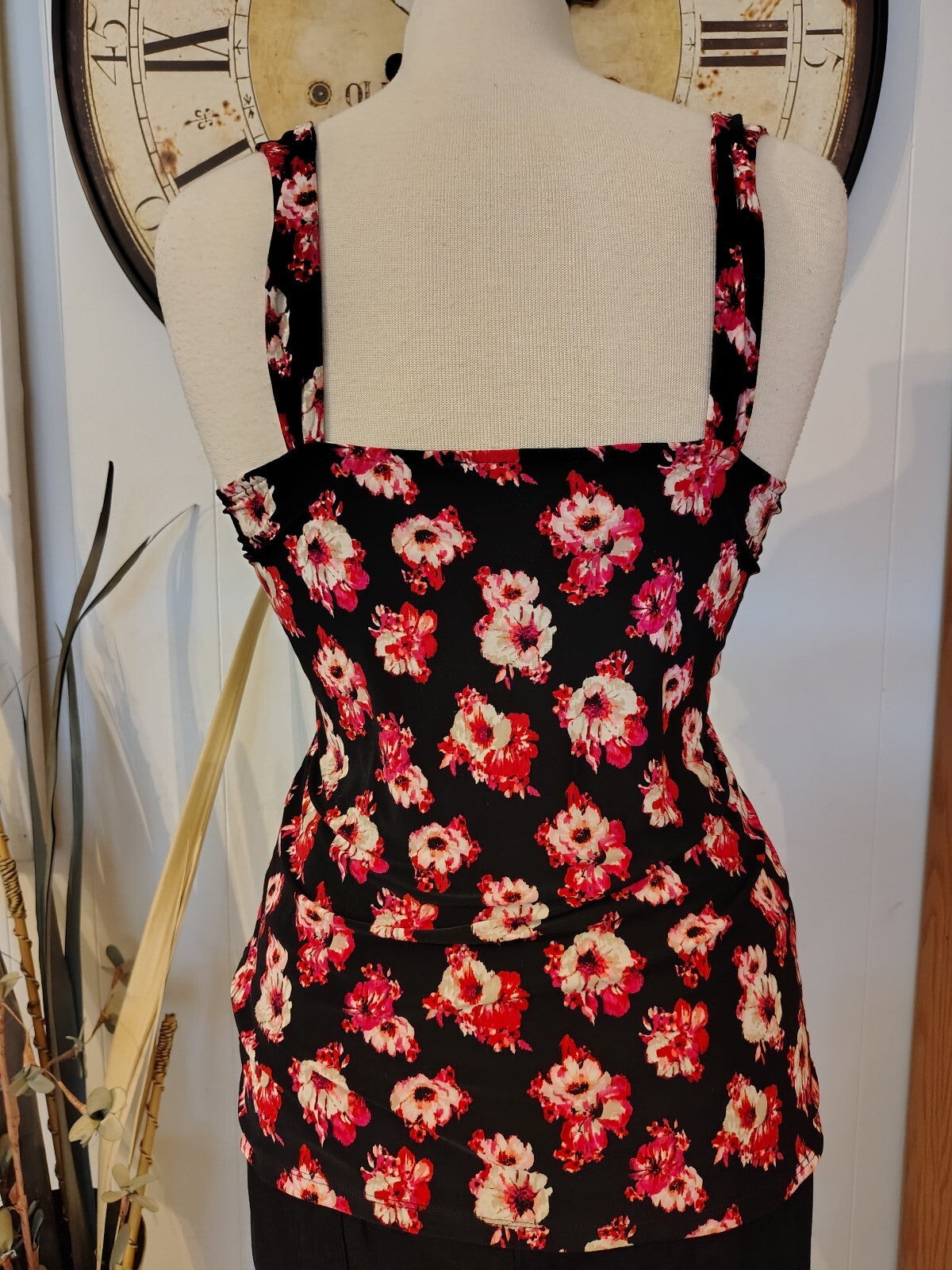 White House Black Market Floral Ruffle Pink Black Y2K Medium