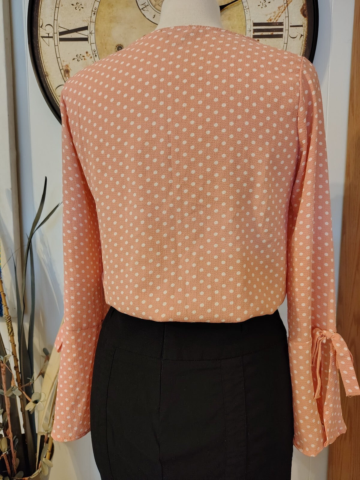 Theoutfit Women's Medium Peach Polka Dot Long Sleeve Blouse