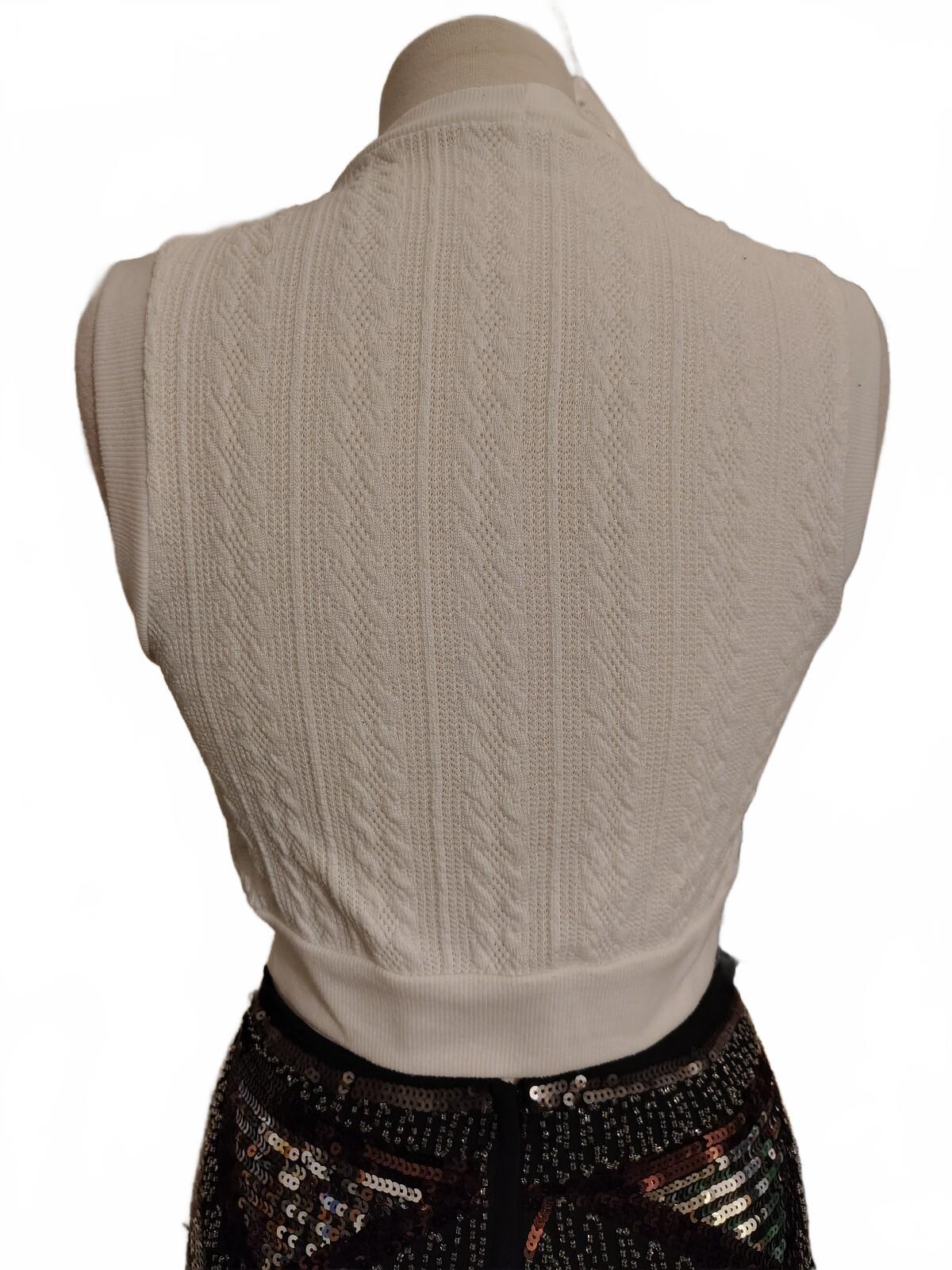 White Sleeveless Cable Knit Button-Up Vest Urban Romantics M