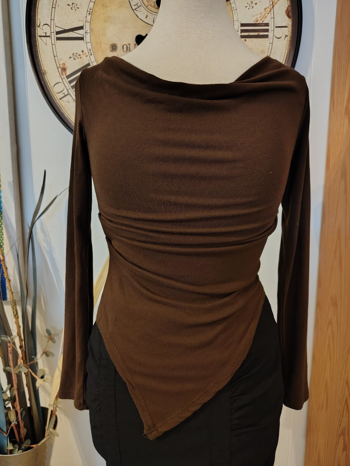 Akanji Women's Brown Long Sleeve Asymmetric Hem Top XS