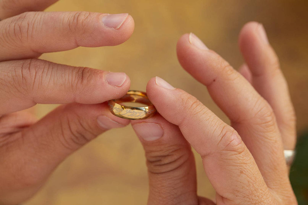 Insight Editions - #1 Pop Culture Publisher - The Lord of the Rings: The One Ring Glass Candle