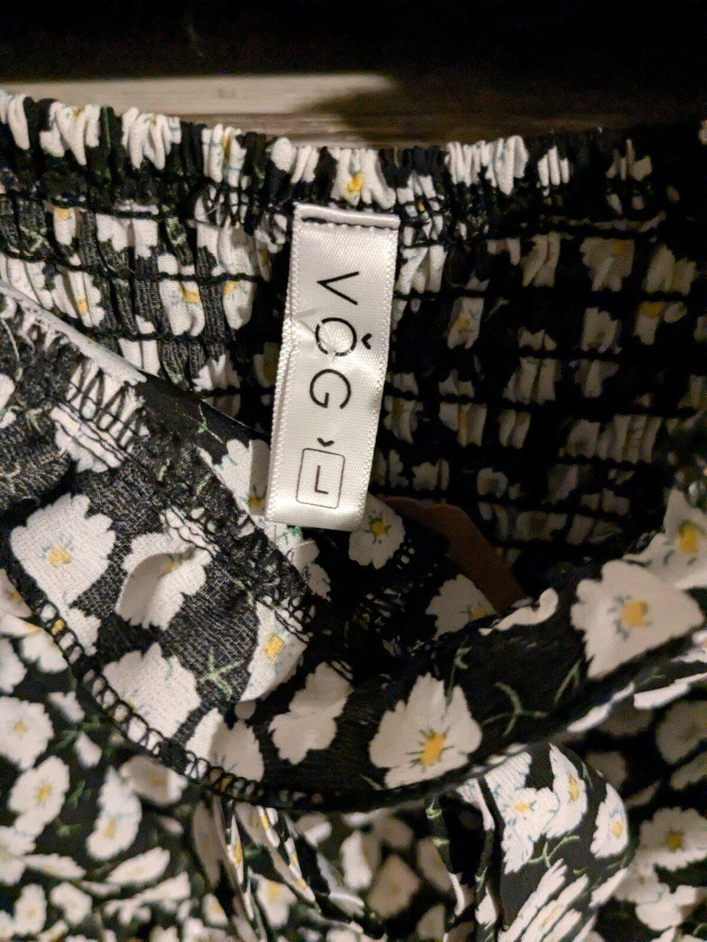Vög Juniors Large Black and White Floral Crop Top with Puff Sleeves