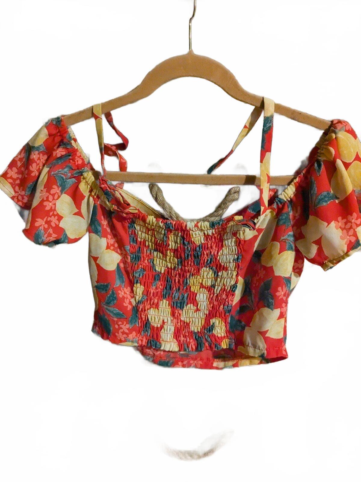 Top Love & Piece Lemon Print Crop top juniors large
